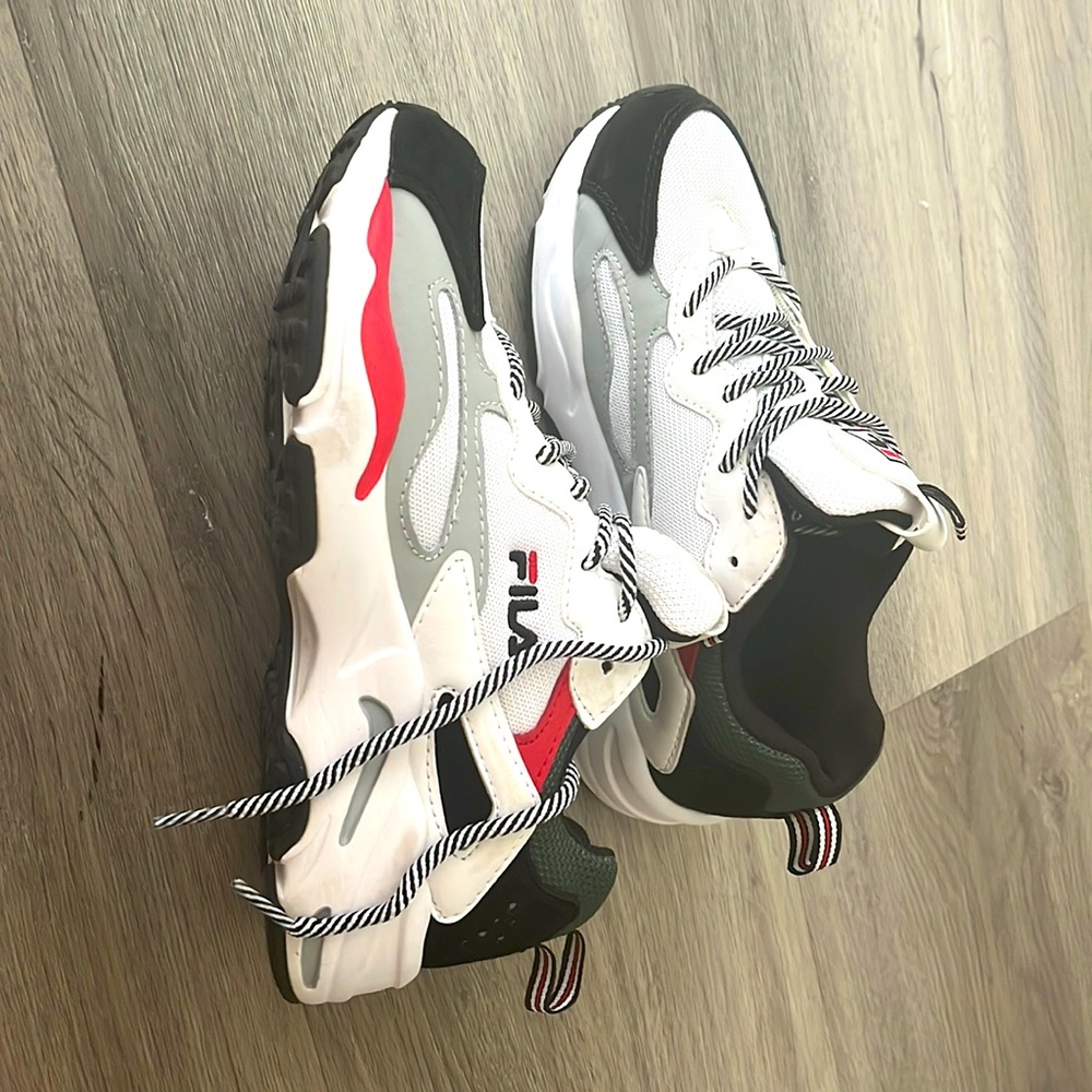 Fila sneakers size 8